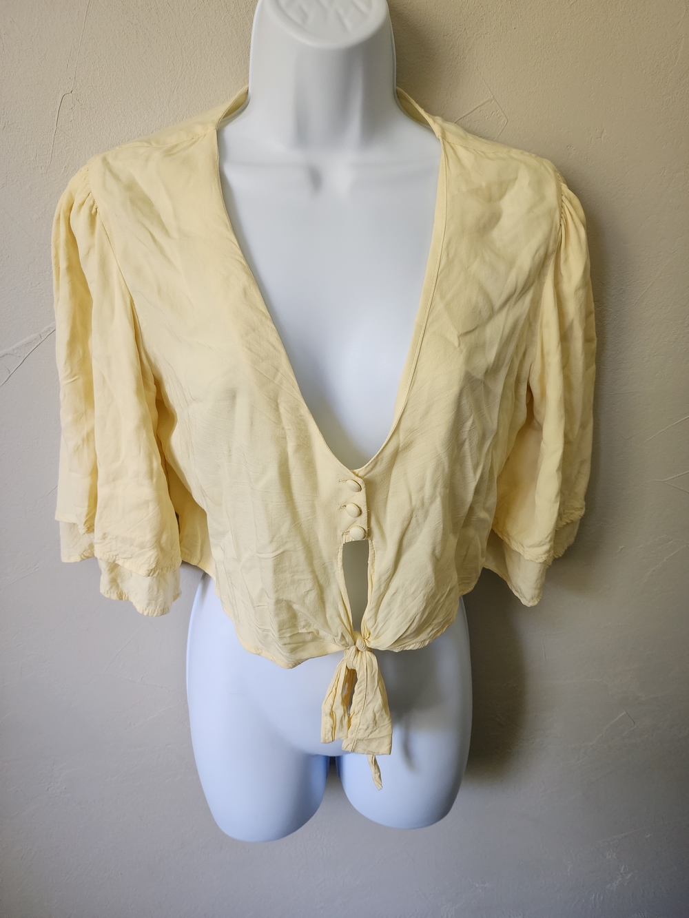 Flynn Skye Pale Yellow Tie-Front V-Neck Blouse Size Medium